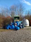 Foto: Säcke vor Altkleiderbox 